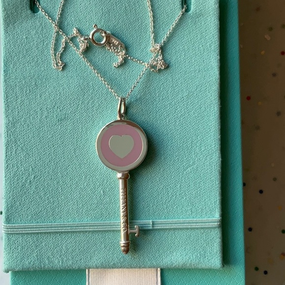 💜 TIFFANY & CO. LAVENDER HEART KEY NECKLACE 💜 - Picture 10 of 16